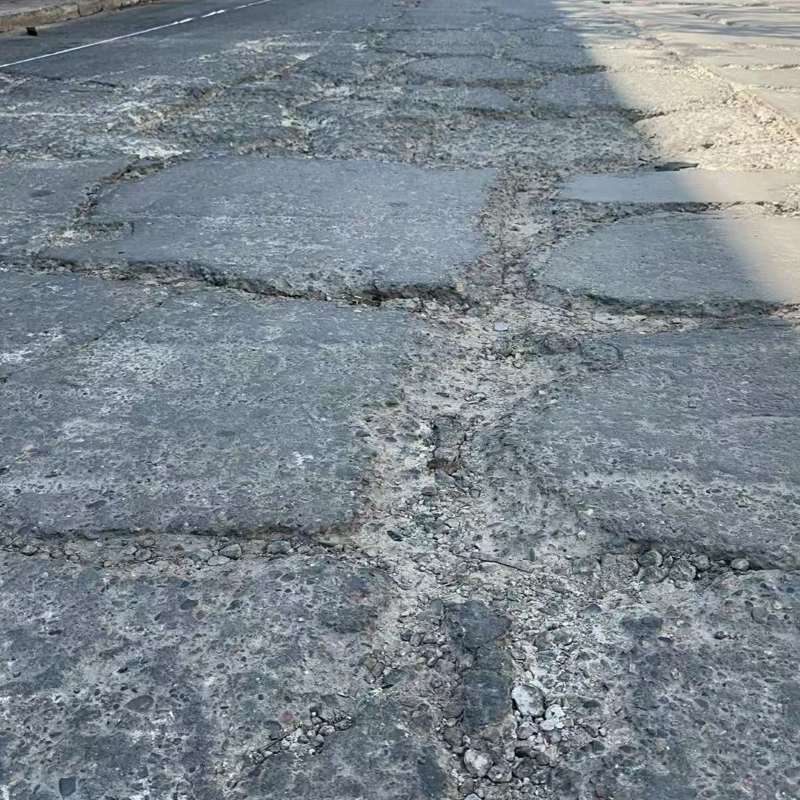始兴路面起砂露石子修补料